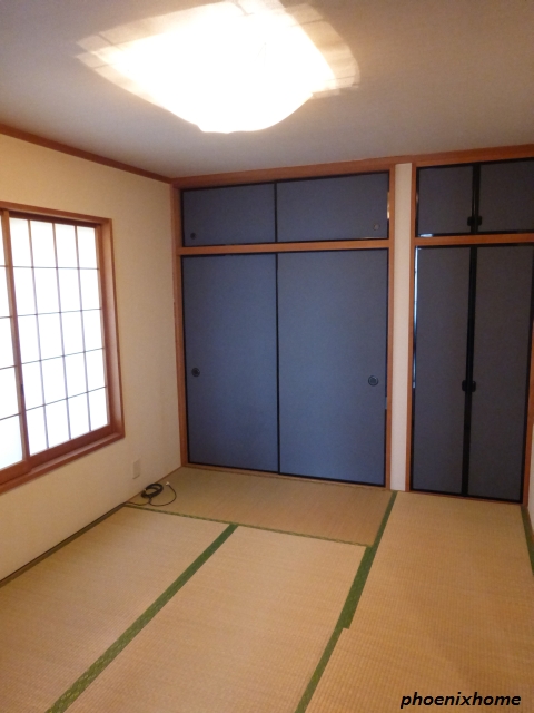 Living and room. First floor Japanese-style room. You can use to connect with the next to the Western-style.