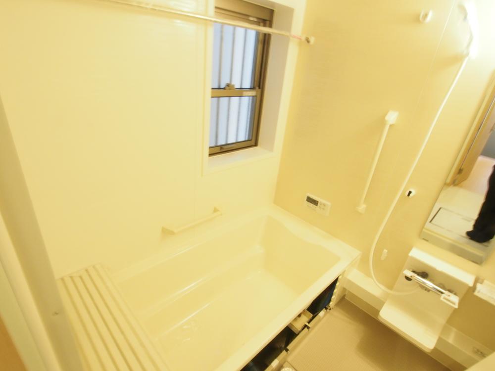 Bathroom. Indoor (12 May 2013) Shooting
