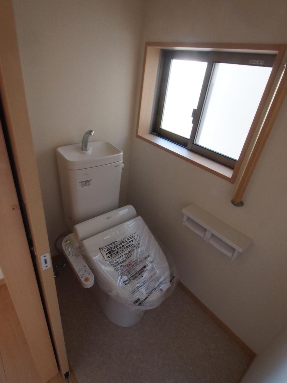 Toilet. Indoor (12 May 2013) Shooting