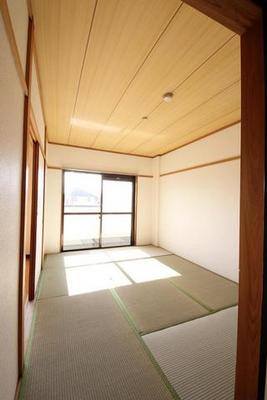 Living and room. 1 room want Japanese-style space! 