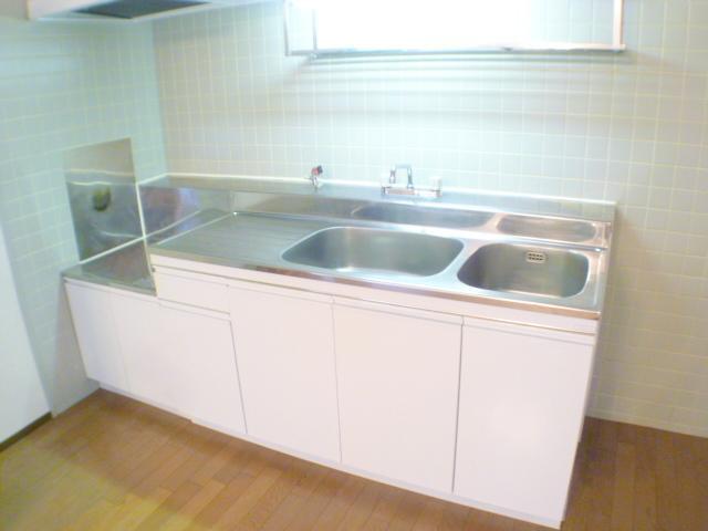 Kitchen. 2-neck is a gas stove can be installed.