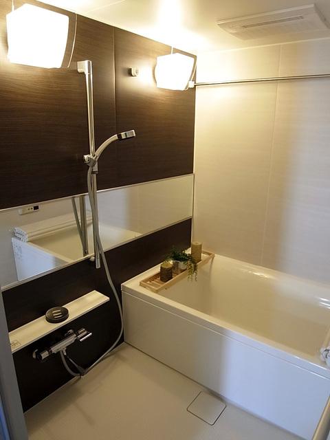 Bathroom. With heating dryer ・ 1418 size of the bathroom (already replaced)