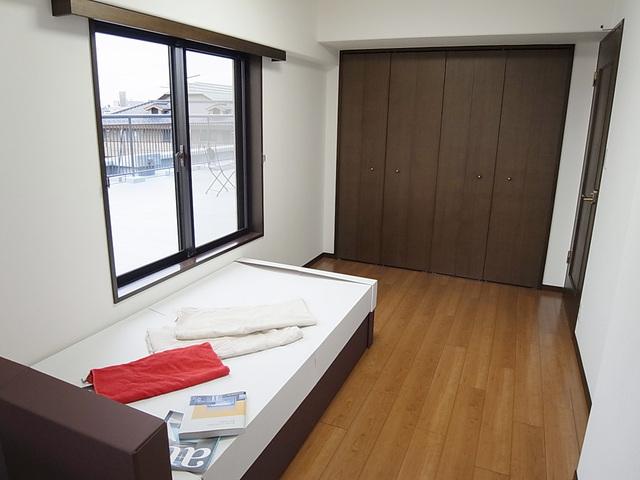 Non-living room. Western-style about 6.0 Pledge