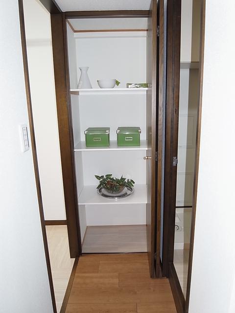 Receipt. kitchen ・ Storage space between the wash room