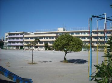 Primary school. Minamigyotoku until elementary school 454m