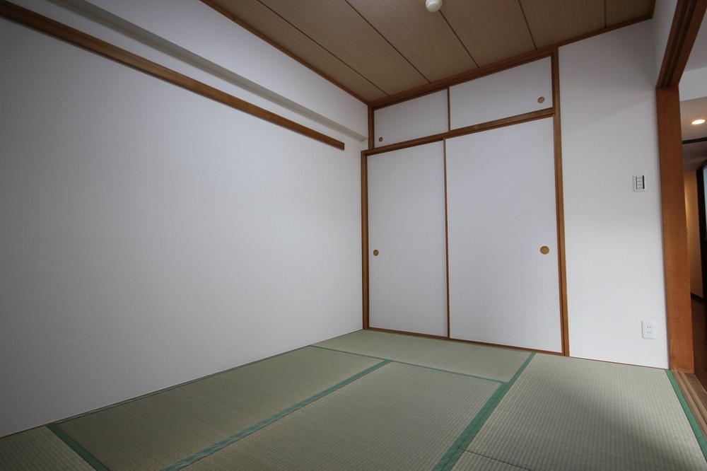 Non-living room. Many have also storage space in the Japanese-style
