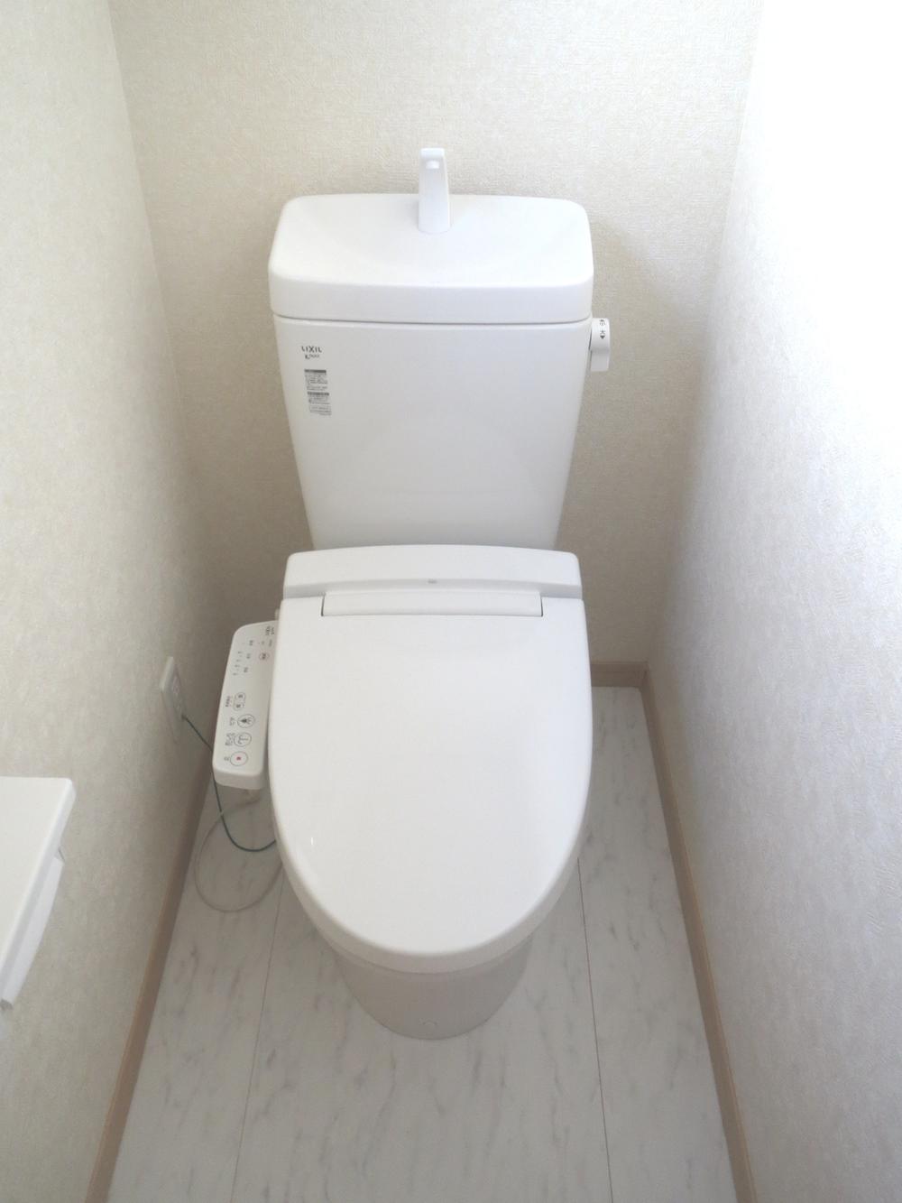 Toilet. Indoor (11 May 2013) Shooting