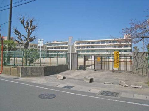 Primary school. 1200m to Ohno elementary school