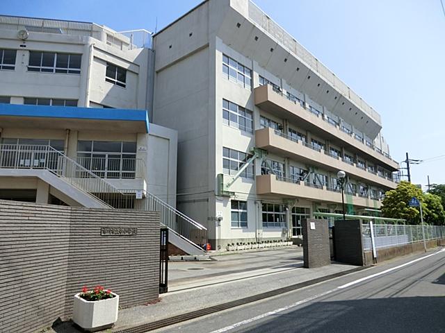 Primary school. 310m until Ichikawa City Kou Elementary School