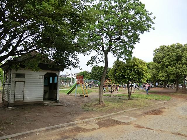 park. Salt-grilled to Central Park 370m