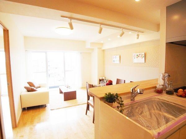 Living. Total units 122 units