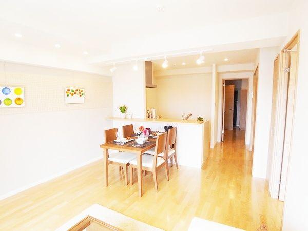 Living. Counter Kitchen