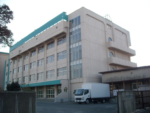 Junior high school. Municipal Minamigyotoku 700m up to junior high school (junior high school)