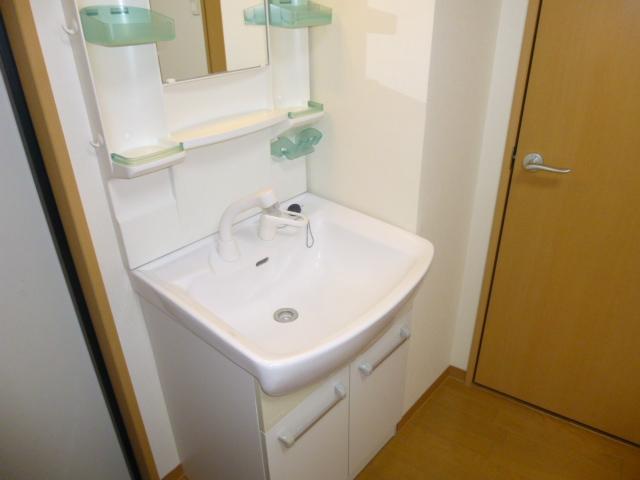 Washroom. Shiny independent wash basin is shampoo dresser