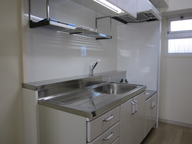 Kitchen. Stove has not been installed