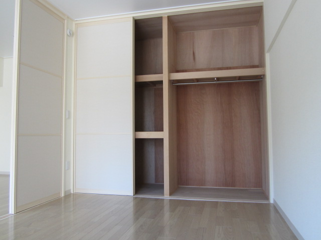 Balcony. Use of Western-style easy storage
