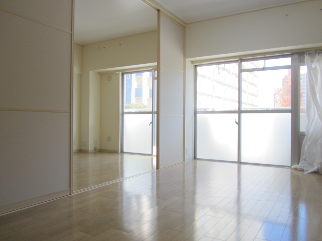 Living and room. In layout also your favorite movable partition!