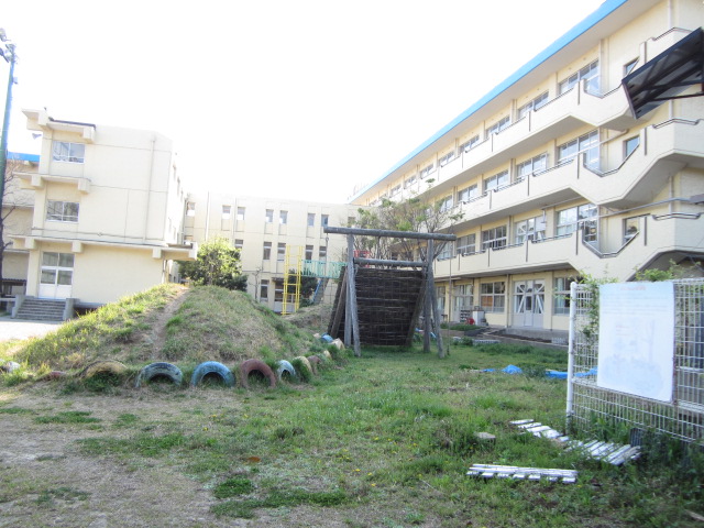 Primary school. 849m until Ichikawa Municipal Shiohama elementary school (elementary school)