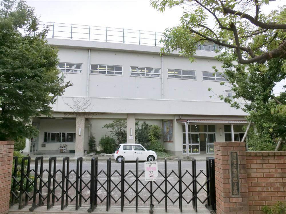 Primary school. Also safe school in 460m walking distance to Ichikawa City Minamigyotoku Elementary School