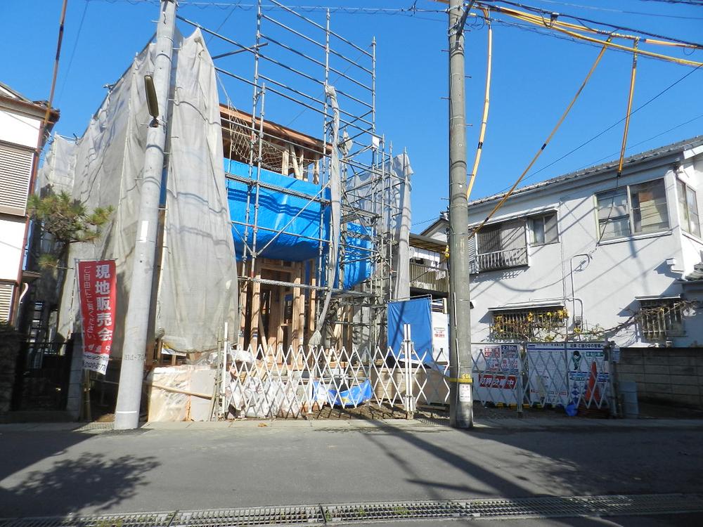 Local photos, including front road. ■ Front road width, About leeway 4.9m