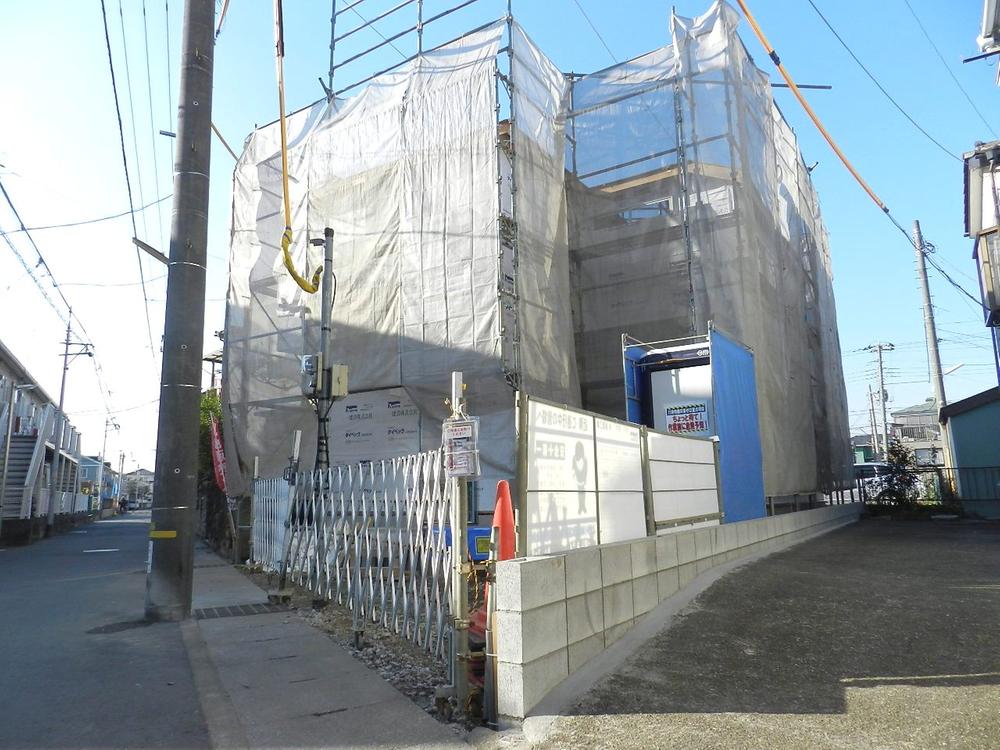 Local photos, including front road. ■ The east side there is a next door building interval per adjacent land passage.