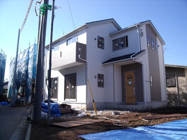 Local photos, including front road. 4 Building (December 2013) Shooting