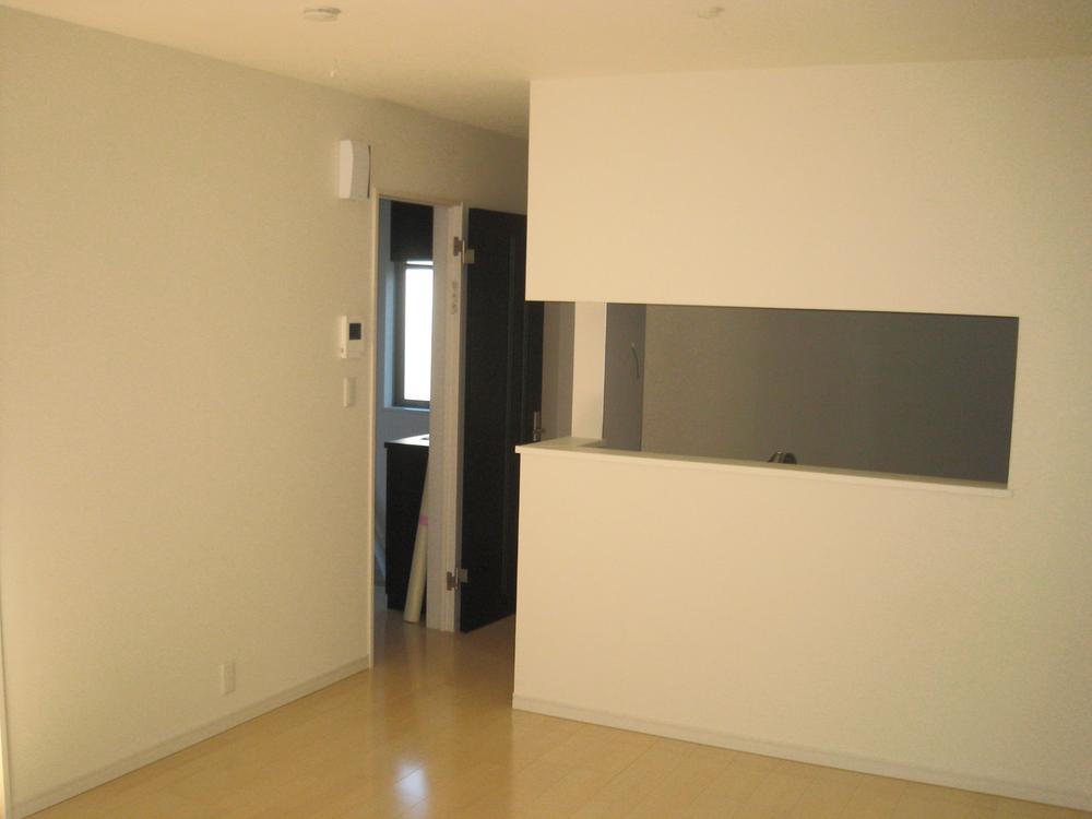 Living. Easy-to-use face-to-face kitchen
