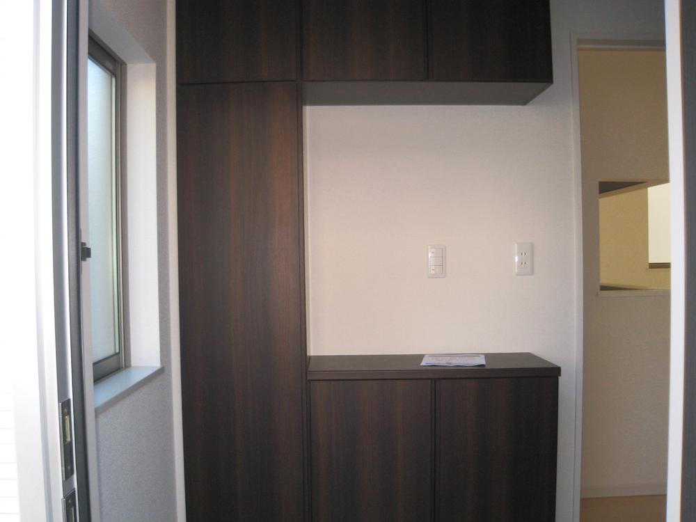 Entrance. Entrance storage