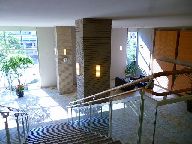 Entrance. Common areas