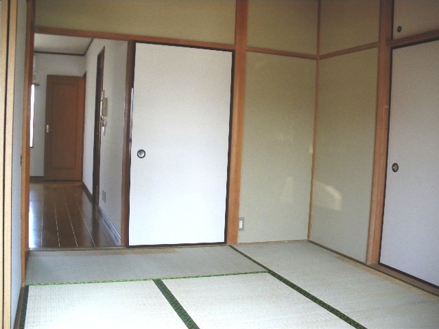 Living and room. FusumaChokawa