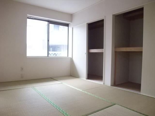 Living and room. Between the housing 2 minutes in the Japanese-style room!