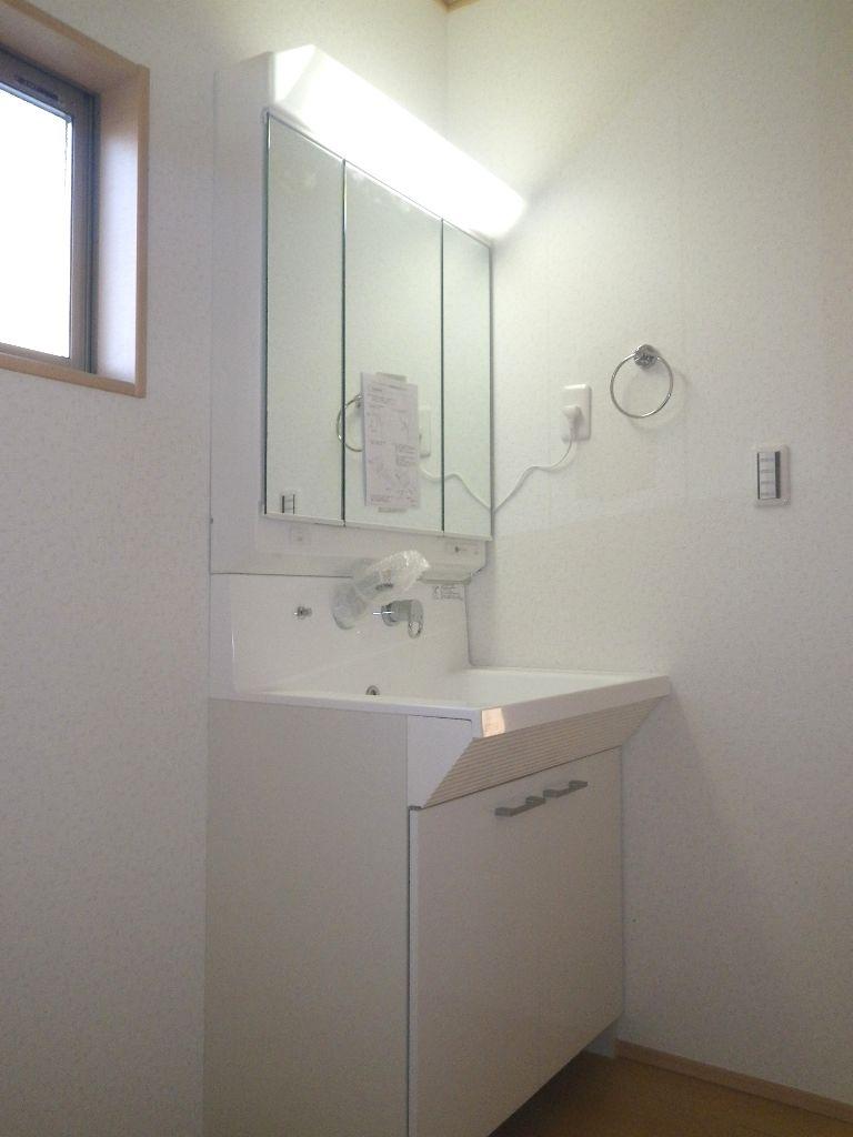 Wash basin, toilet. It is the washstand