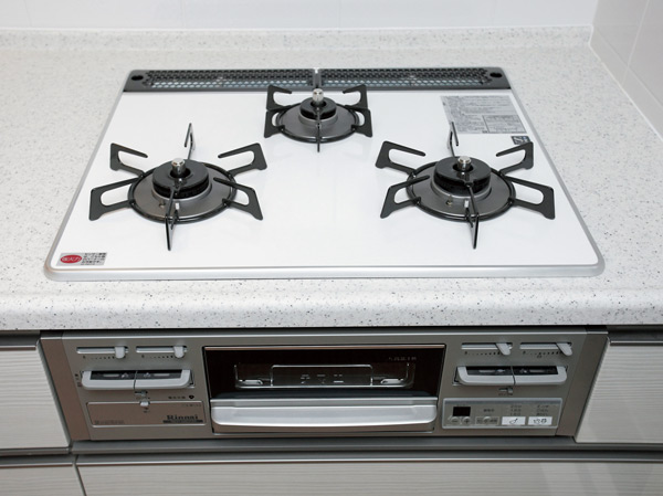Kitchen.  [Pearl Crystal top stove] Beautifully excellent heat resistance Pearl Crystal top stove. Dirt is also easy to clean with wipe person, such as boiling over.