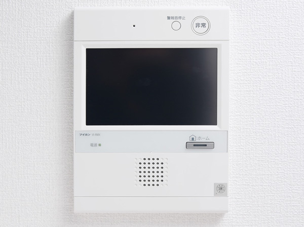 Security.  [Hands-free intercom with color monitor] Color image of a set intercom ・ The voice, You can see the speech in front of dwelling unit. (Amenities are all the same specification)