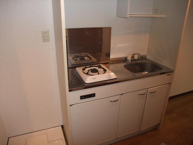 Kitchen. 1-burner stove kitchen