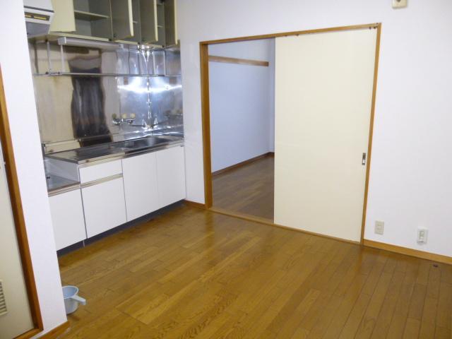 Other room space. The view from the front door is here