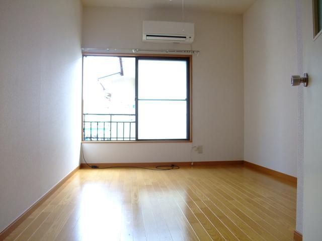 Living and room. Air conditioning flooring also is a new article