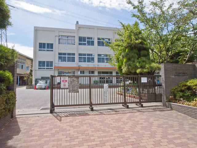 Primary school. 272m until Ichikawa Municipal Minami Elementary School Niihama