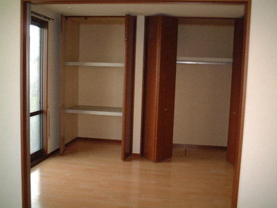 Living and room. Western style room Easy-to-use storage ・ It is a closet.