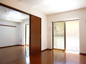 Living and room. It can afford the space and connecting the Western and LDK ・  ・ !