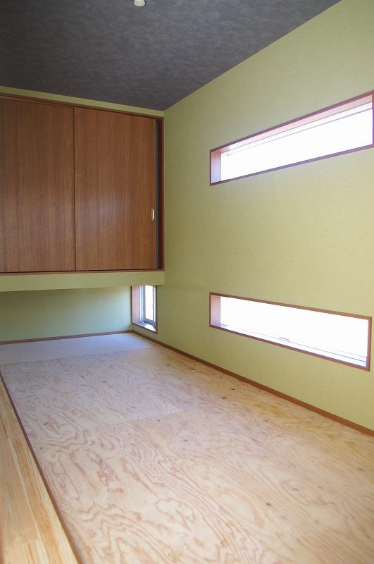 Non-living room. Is a Japanese-style room that leads to the living room! Tatami is put in a delivery just before!