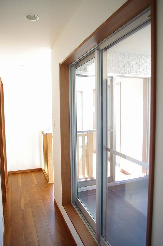 Balcony. As soon as the climb up the stairs to the veranda! Direct out is designed without passing through the room! Because with a roof, Peace of mind even if it rains!