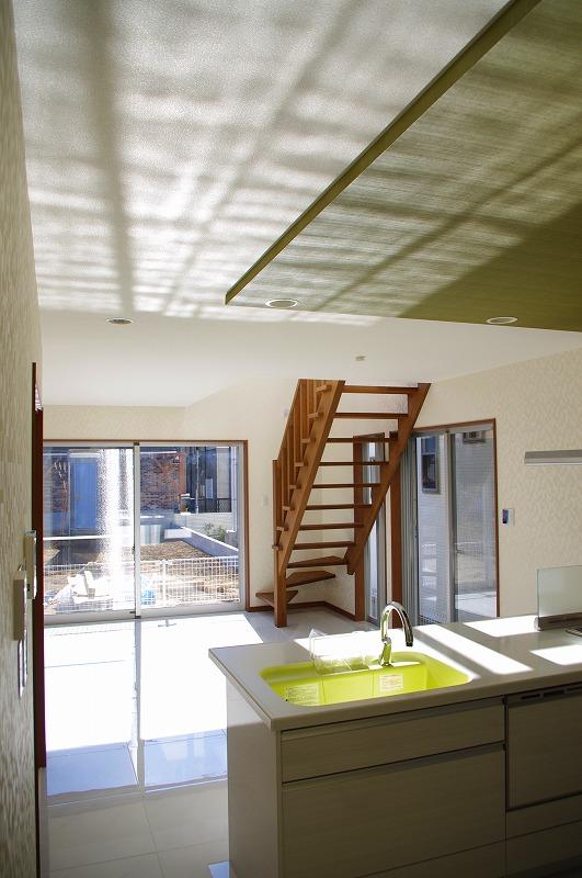 Living. LDK spacious Pledge 21.04! Bright insert lighting from large electric sash and atrium!