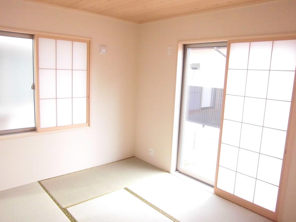 Non-living room. Is a Japanese-style room that led to the living room (Building 3)