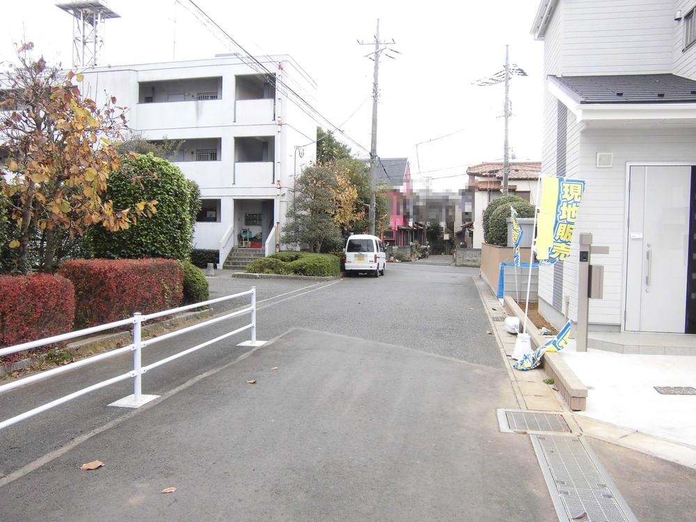 Local photos, including front road. It is a front road