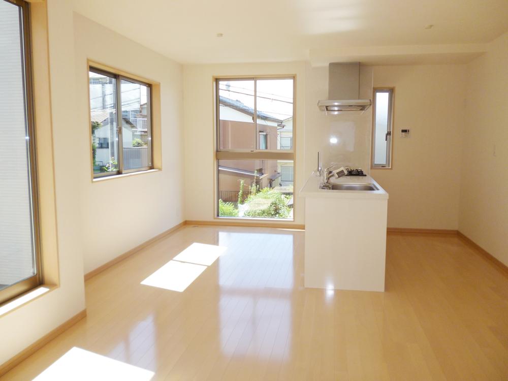 Same specifications photos (living). Same specifications building