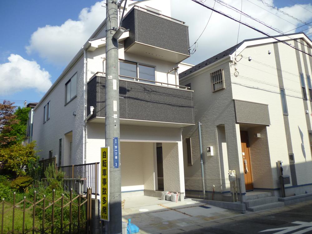 Same specifications photos (appearance). Same specifications building