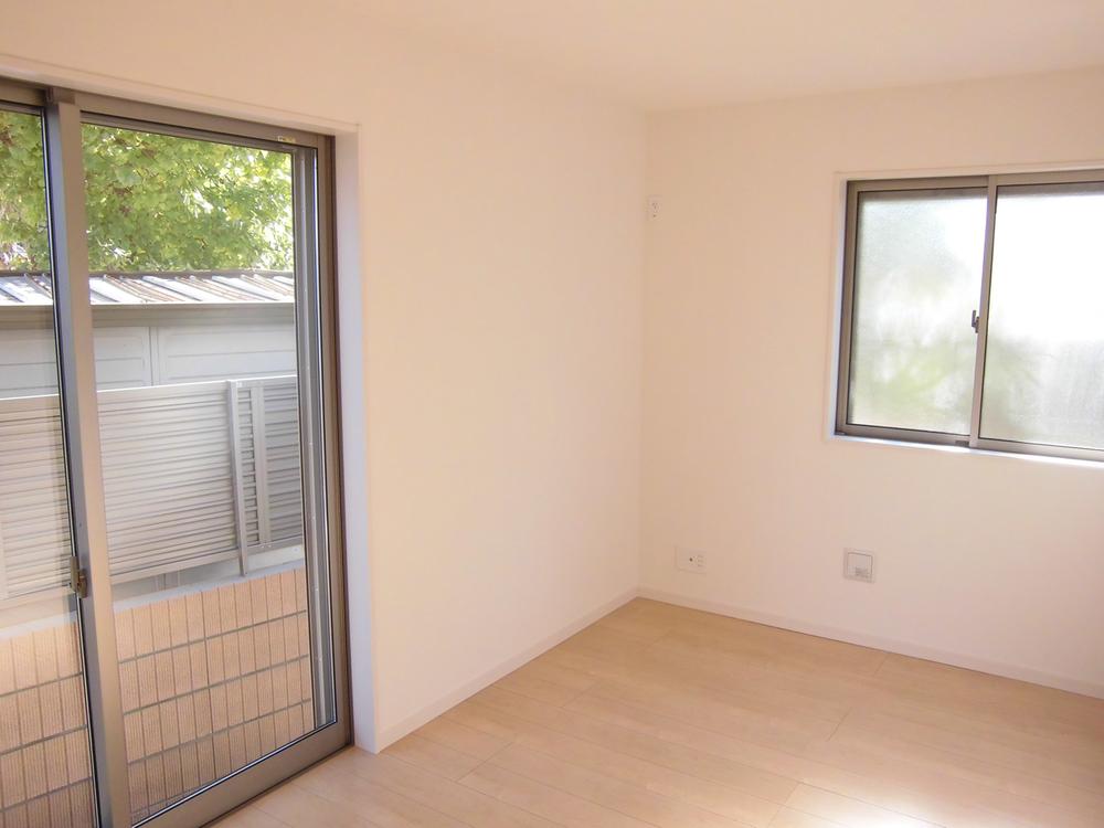 Non-living room. Western is