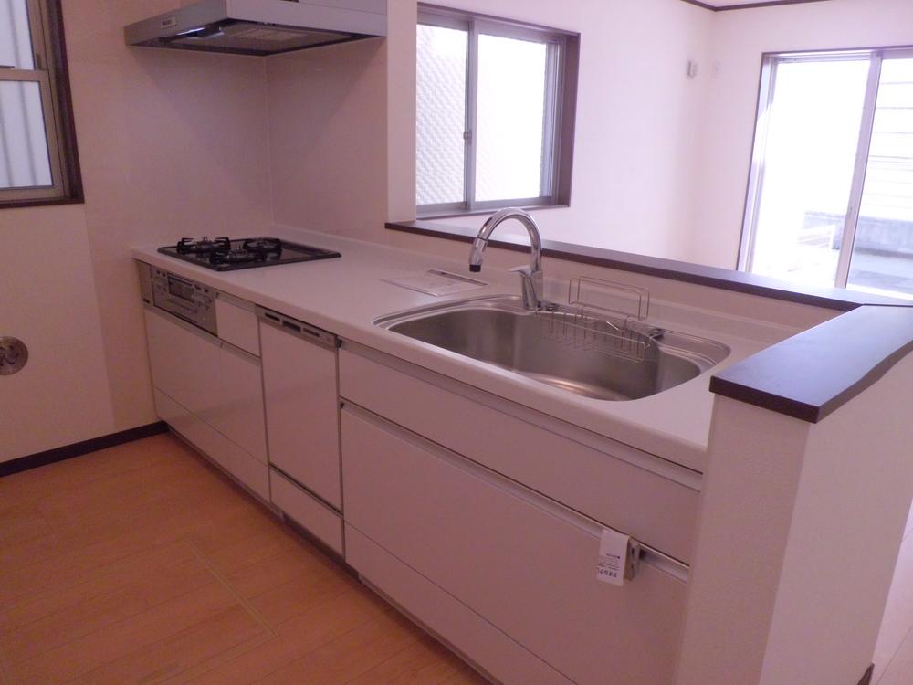 Kitchen. Touchless faucet (sensor)