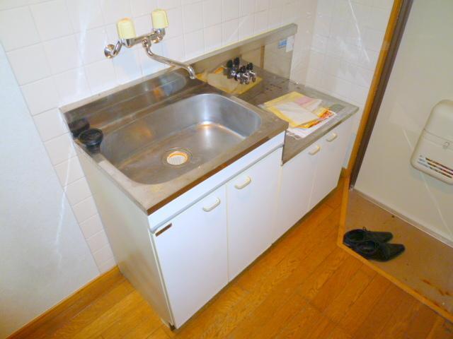 Kitchen. Gas stove can be installed, Of course, city gas